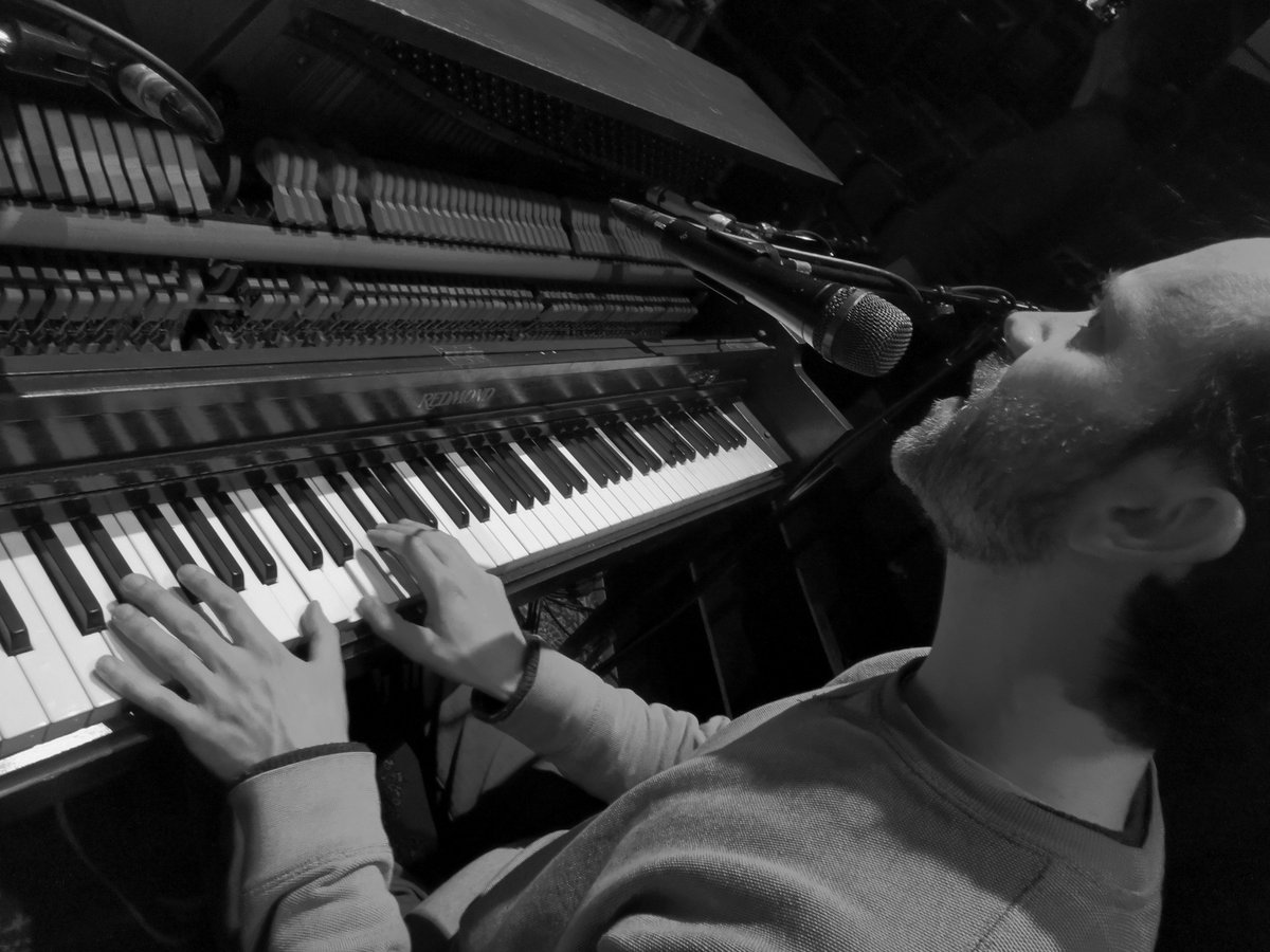 PrairieTheatreX's tweet photo. The one and only @tomkeenanmusic of @heavybellmusic on piano & vocals, making beautiful music for BY GRAND CENTRAL STATION, opening this week! #wpgmusic #mblive #wpgarts #wpgtheatre #wpgdance #elizabethsmart #mb #wpg
For tickets: https://t.co/8xrShQBBhT https://t.co/R86dZtuJua