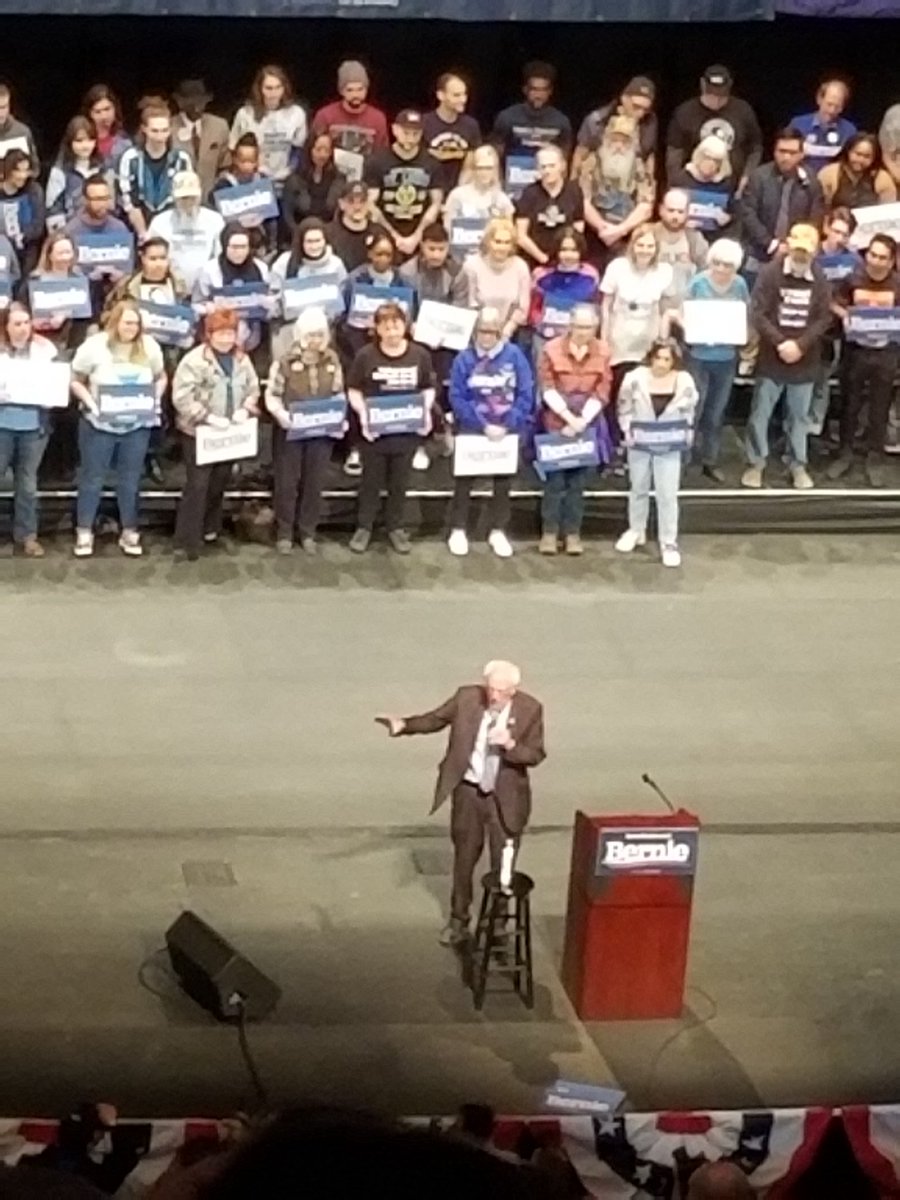 plantbitch2's tweet photo. It's bernie!!!! #stlrally https://t.co/zBWtibzeKp