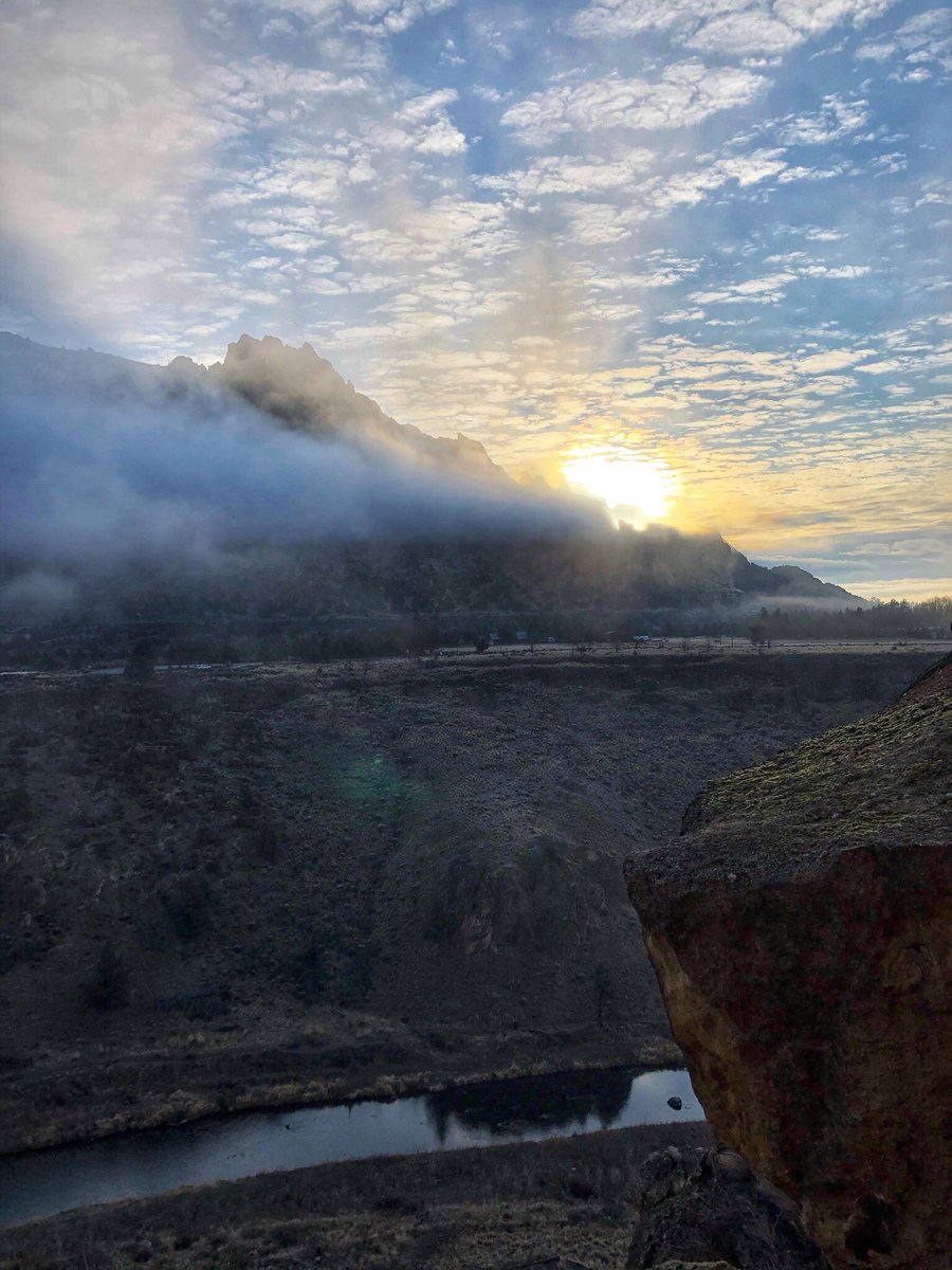 matthiasgiraud's tweet photo. Mystical training hike this morning #blackyak #madeformissions #thulecrew #superfrenchie https://t.co/FWAk6KkSFG