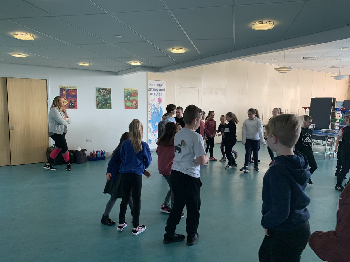 DeanburnPS_P7A's tweet photo. We had a lovely first day of #MaxintheMiddle. Lots of getting to know you activities and games. @NHSForthValley #healthandwellbeing ππβοΈπ https://t.co/0L18mCSGVe