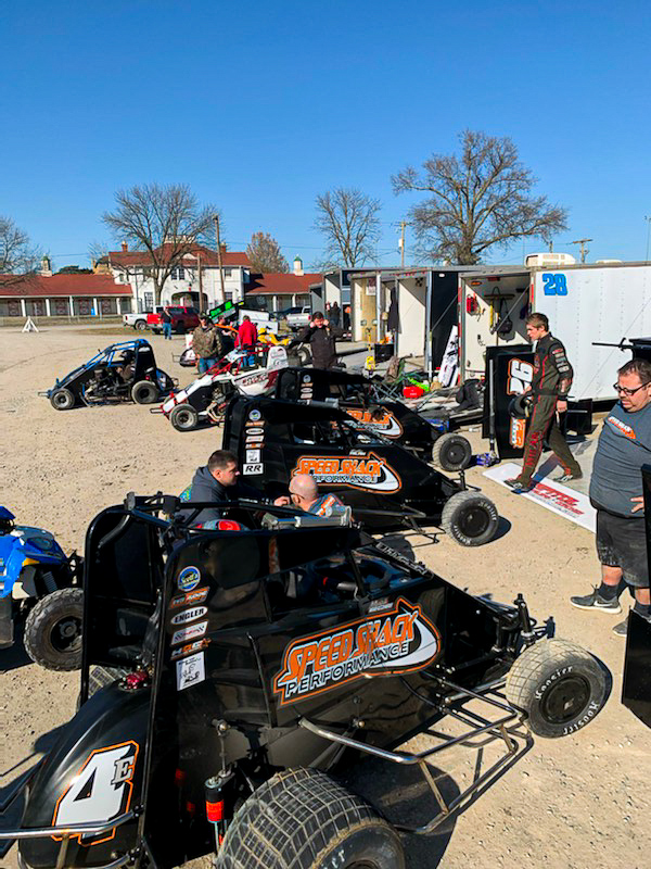 Behind the scenes from the Shamrock Classic in Duquoin. Special thanks to #speedshackperformance and #lewistrucking!

#shamrockclassic #duquoin #sprinter #sprinterracing #scottsautomotive #97