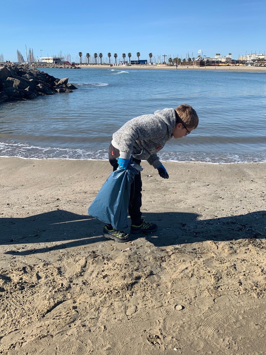 UnRienCestTout's tweet photo. 🗑️De petites actions qui font beaucoup🌊❤️Grâce aux donateurs sur @Modetrotter nous avons pu organiser avec les étudiants @IUTVALENCE  et @surfridereurope une journée de ramassage des #dechets réunissant une centaine de personnes👏Bravo et Merci à vous ! #unriencesttout #trash https://t.co/VvdA9rtBCd
