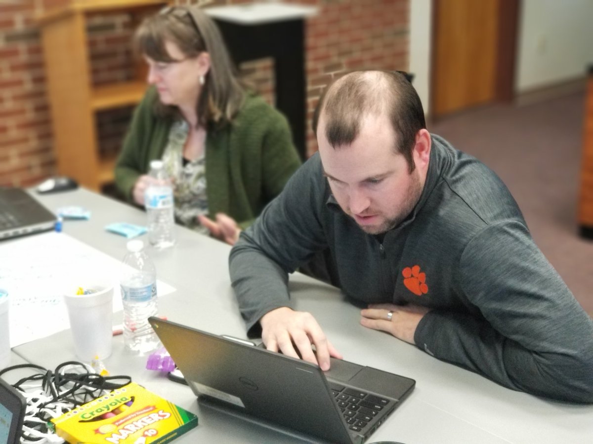 DCSDTL's tweet photo. Exploring Personalized Learning today with @DavieCountySch middle school teachers through #dcsimplement20. Working with @DeanPhillipsMT and @crewsertech on the gist protocol. #experiencedavie https://t.co/x5TKmLgqCD