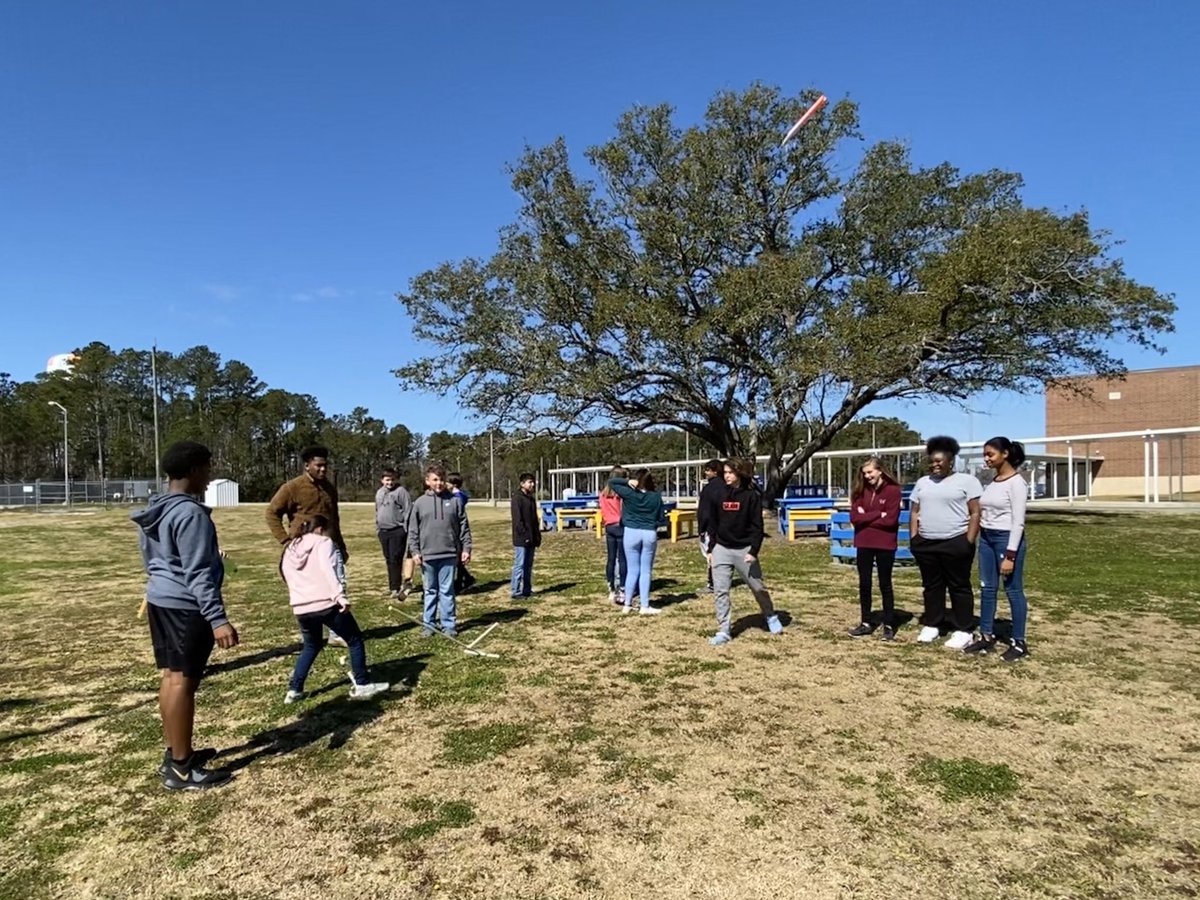 MrsJackson843's tweet photo. Exploring parabolas with my Algebra classes. Perfect weather to be outside!! 🚀 #NMBMS @nmbmchiefs https://t.co/audF1lMalM
