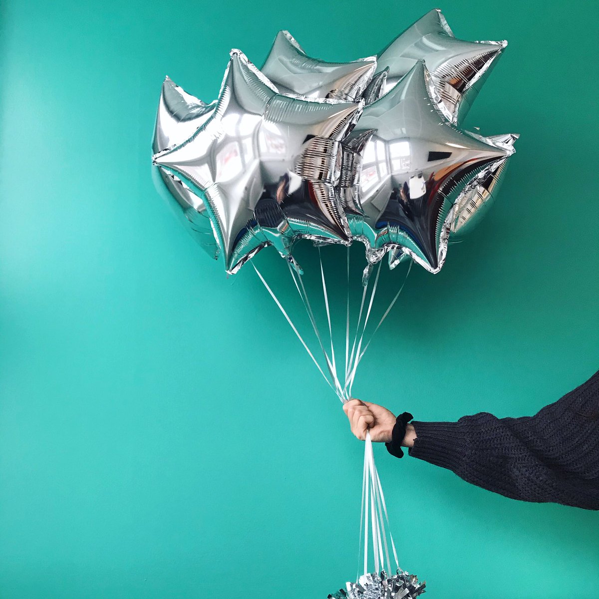 TeessideUni's tweet photo. We’re out and about delivering balloons to our Star Awards finalists this evening ⭐️ Will you be coming in to a star in the morning? ☺️👀 #TeamTeesside https://t.co/JbJDMsJNw5