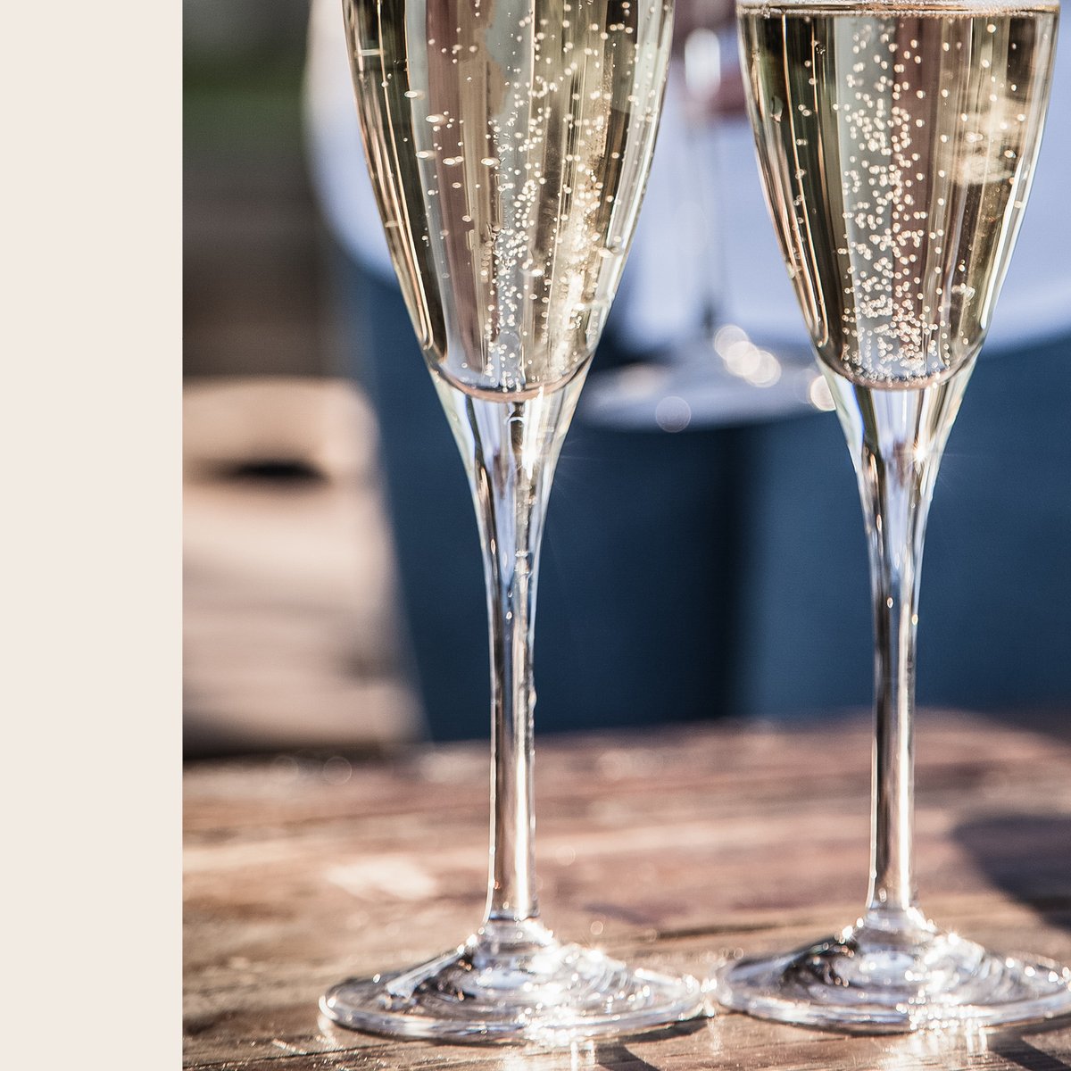 Ce mois-ci, on vous gâte avec une offre exceptionnelle spéciale champagne créée avec @MoetHennessy. Venez déguster des cuvées extraordinaires à un prix très doux dans chacun de nos restaurants. Pour en savoir +, direction le #PavillonLedoyen ! #champagne #yannickalleno