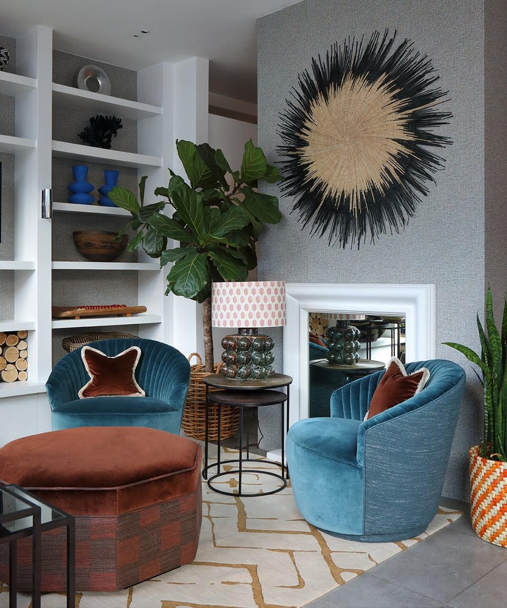 ChelseaQuarter's tweet photo. We love it when #ChelseaDesignQuarter members work together - and with one of our favourite interior designers! Head to @johncullenlight to see this stunning installation designed by Henry Prideaux featuring Robert Langford furniture.
📸 James Balston https://t.co/6rILDs5MEj