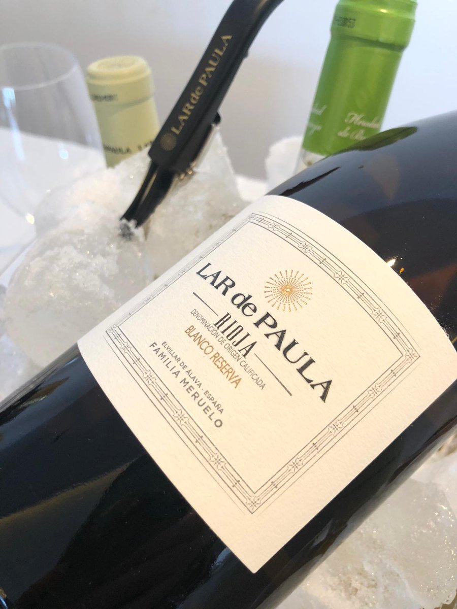 Si a menudo los vinos blancos os parecen demasiado delgados o demasiado aromáticos, o si simplemente os apetece disfrutar de un estilo de vino diferente y cautivador, Lar de Paula Blanco Reserva cuativará vuestros paladares... #LardePaula #vino #paulistas #conlardepaulasabemejor