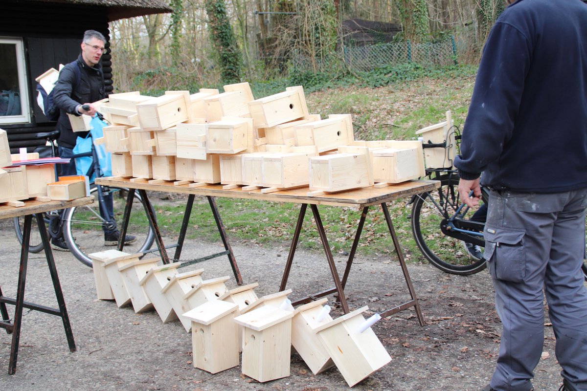 Rowans en Sherpa’s #scouting <a href="/opv_schoonoord/">OPV-Schoonoord</a> #Oosterbeek maken 100 (+12) #mezenkastjes en verkopen ze ook meteen! win-win 👍 #eikenprocessierupsbestrijdingsteamwork  renkum.nieuws.nl/natuur/56200/r…