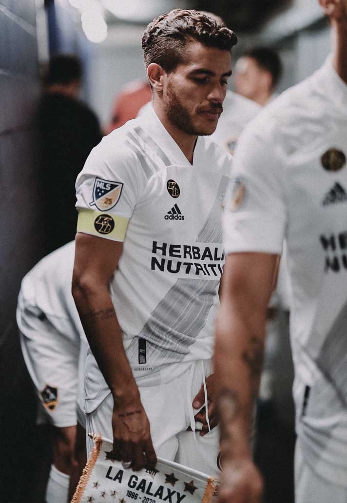 SoccerBible on X: LA Galaxy pay tribute to Kobe Bryant in their first home  game of the season with a special “KB” captain's armband and jersey patch:    / X