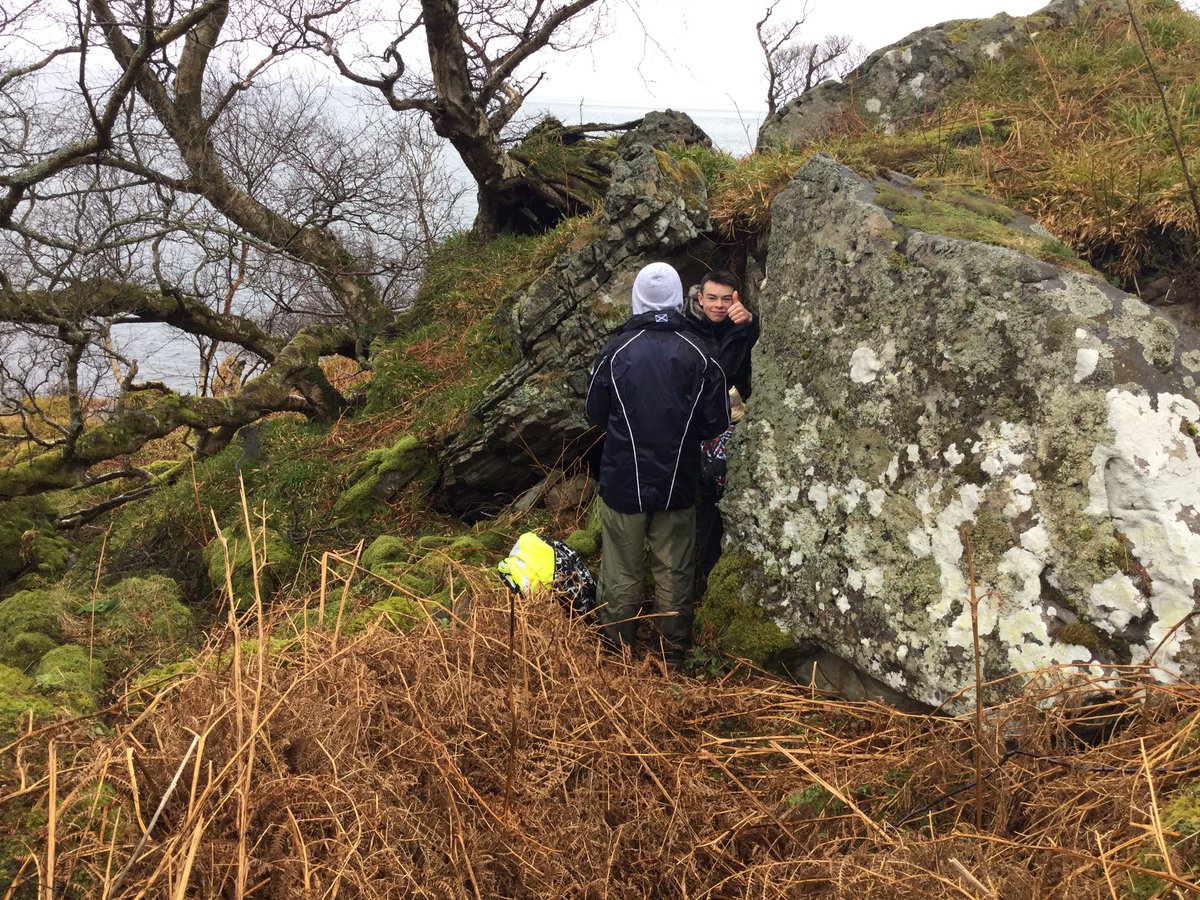 SwchsGeology's tweet photo. The lunch spot was almost idyllic however #dinglydell https://t.co/EygX0Z3Zfg