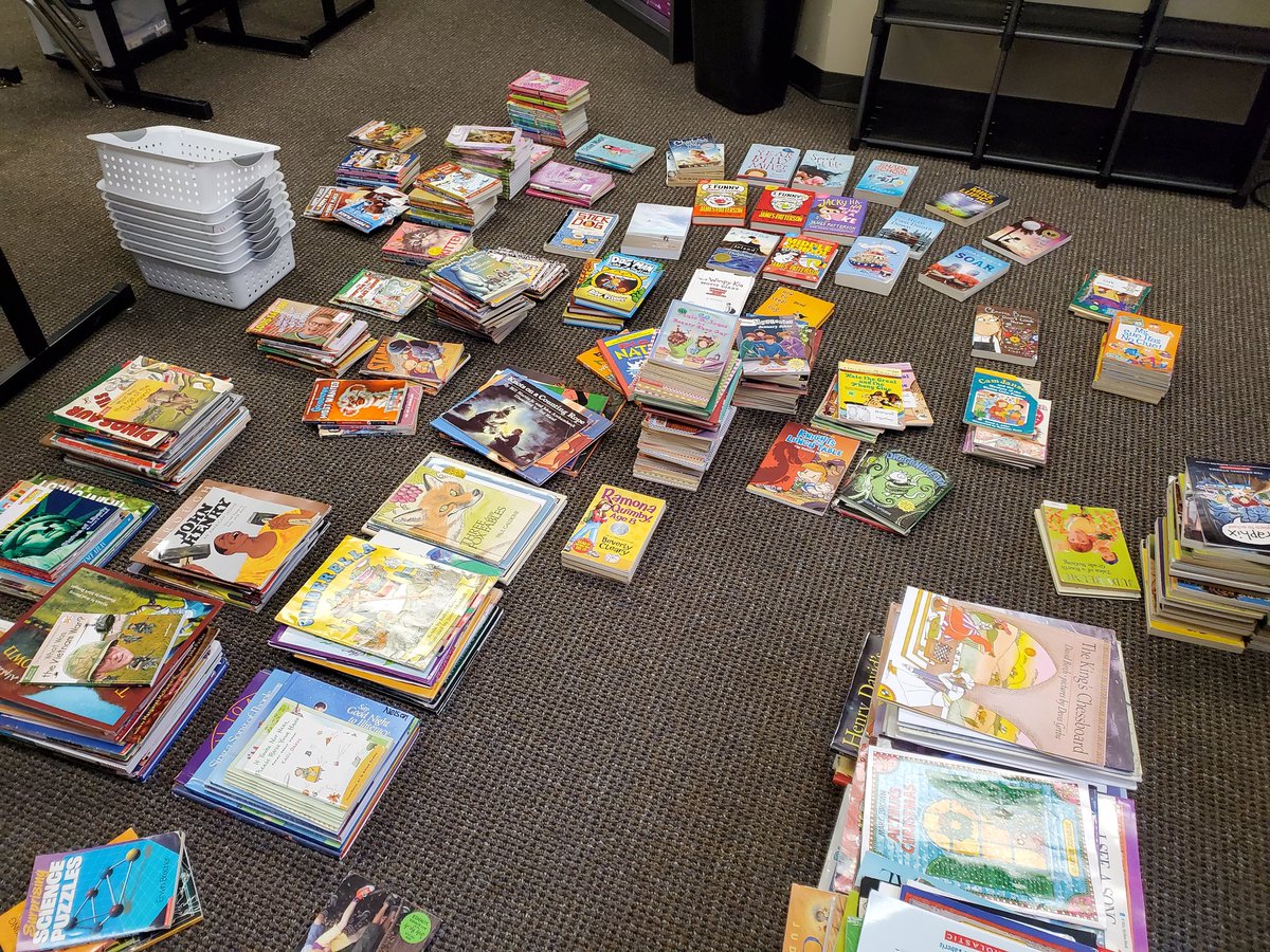 ChelsBels_3's tweet photo. Library overhaul! #JCTGoForLaunch #TheLearningCafe So pumped! https://t.co/GE5Fvg8D57