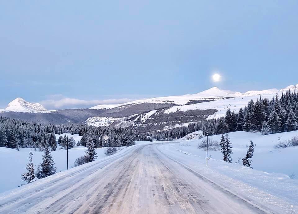 ColoradoDOT's tweet photo. Full moon setting over US 550 Molas Pass near Silverton. 
🏔🌝 
Photo credit: Clint Rhoades, Mtnc Equip Operator 

#SWCODOT #US550 #SanJuanCounty #Silverton #FullMoon #WormMoon #FullMoonMarch2020 https://t.co/We9FxAeBR8