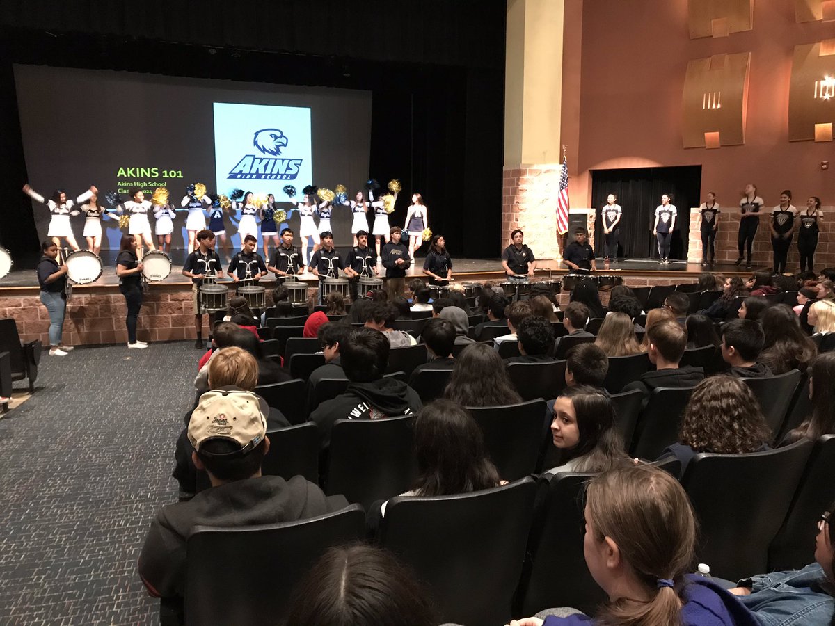 So happy we got to host future Eagles from Bailey MS <a href="/BMSBears/">Bailey Middle School</a> today! We are proud you will soon be part of our Eagle family! 🦅💙💛 #wingsup <a href="/AkinsAISD/">Akins Early College High School</a>