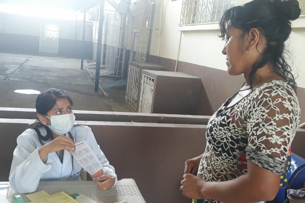 DPS_LosRios's tweet photo. #Guayas | Profesionales del Centro de Salud y Hospital Básico #Playas entregan volantes a pacientes e imparten recomendaciones básicas como el #LavadoDeManos, empleo de gel antibacterial, y en caso de cuadro gripal, usar mascarilla para prevenir el #Coronavirus #COVID19 https://t.co/1d9RhHx4Wi