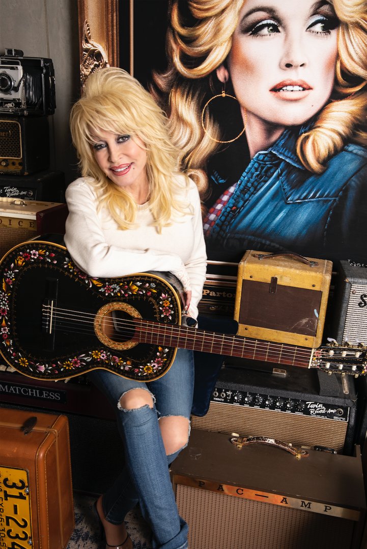 DollyParton's tweet photo. Hey! I know her 😉✨ https://t.co/gqQtiNg6ol