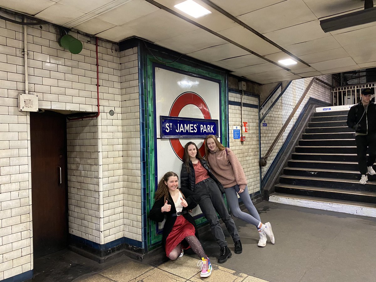 WestoverRasin's tweet photo. Busy day: Service at Westminster Abby โช๏ธ@wabbey, Changing of the Guards ๐โโ๏ธ @buckinghamroyal, exploring the city via the Underground ๐ & seeing the #royaljewels ๐ @TowerOfLondon! #WestoverMusic #WestoverGlobalPrograms https://t.co/0KX9eQAJGa