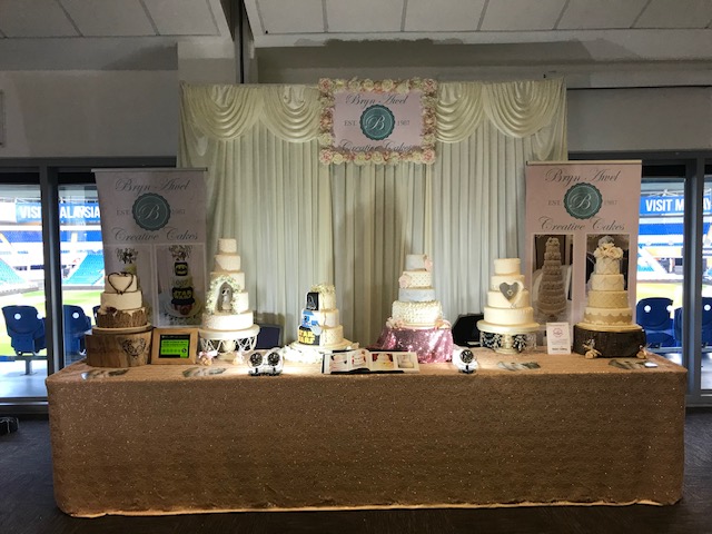 @brynawelcakes #platinumsupplier #wnwf2020 #weddingcakes #yummy #5star #cakes #wedding #engaged