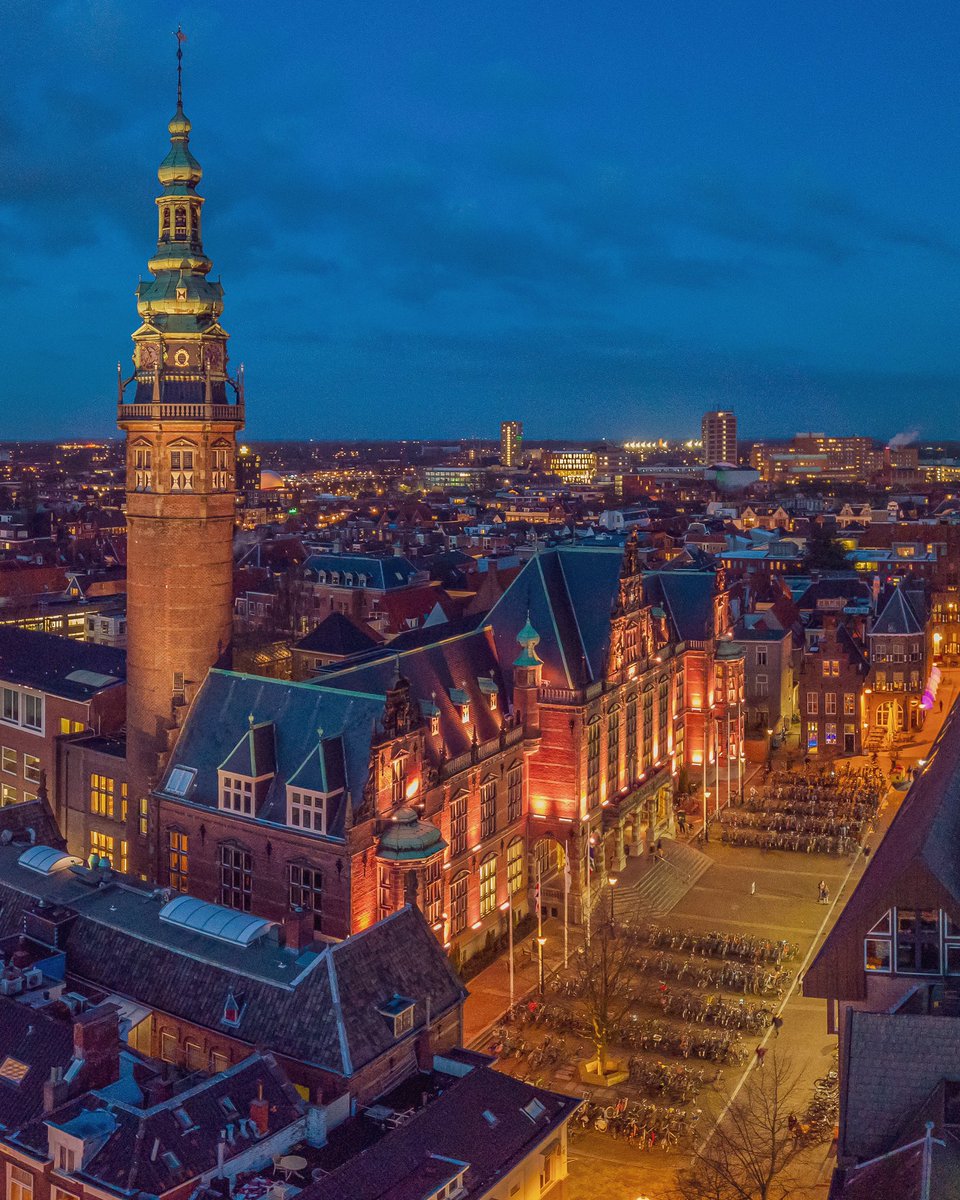 Nog een sfeervol plaatje van het Academiegebouw🎓, nu vanuit een ander perspectief 😉
.
.
#rijksuniversiteitgroningen #academiegebouw #groningen #ergaatnietsbovengroningen #visitgroningen #rtvnoord #dvhn