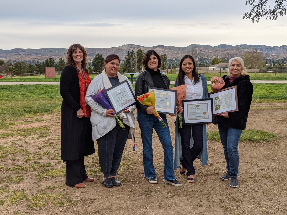 MountainViewPTA's tweet photo. Congrats to @MViTElementary HSA recipients! 
Very Special Person Award: Patti "PJ" Bellini – Evans 
Outstanding Teacher Award: Laura Sheinberg 
Outstanding Teacher Award: Julie Honda (presented last week)
Honorary Service Award: Denise Radka
Honorary Service Award: Belle Wallace https://t.co/ahTxyC10z1