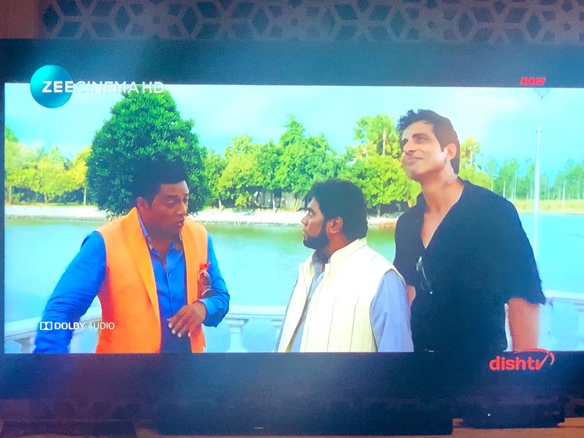 28chopramohit's tweet photo. On screen 📺 @SonuSood v/s real life #SonuSood 👍👍 You Rocks
Our #TravelDiaries #Jaipur #Rajasthan #SelfieWithSonuSood #SplThanks ☺️ https://t.co/N631tS7bA2