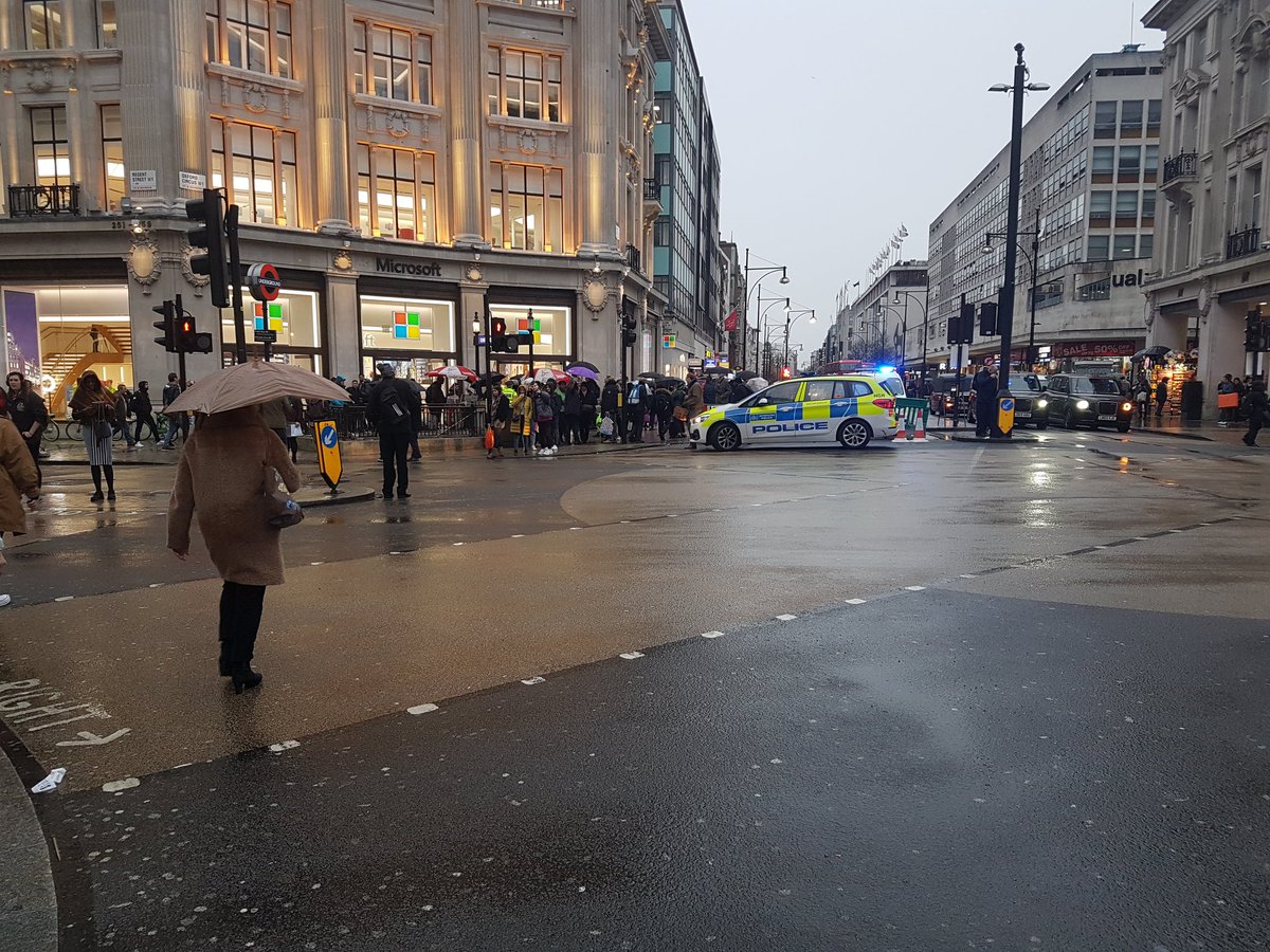 Emergency situation at Oxford Circus tube station. Evacuation and #Police  and <a href="/lfb/">Lfb</a> at the scene. #London #TVPolskiLondyn #TPL #TPLtv #tfl #emergency #tube