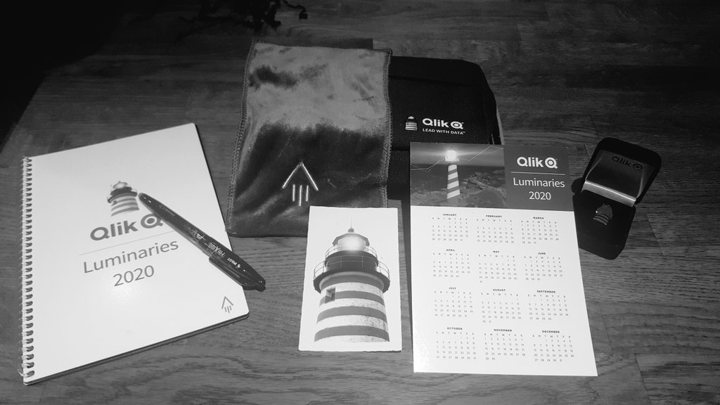 These awsome goodies just came through the post. Thank you <a href="/CarolynDavis06/">Carolyn Davis</a> <a href="/qlik/">Qlik</a> and @FarquharFTW for this. Looking forward to start using my <a href="/GetRocketbook/">Rocketbook</a> 
#QlikLuminary #Qlik
