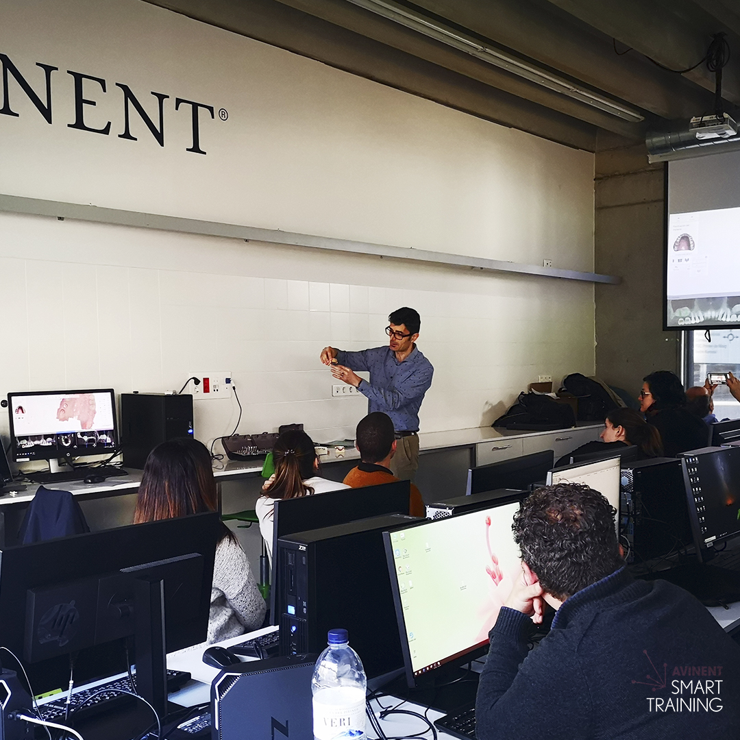 Avinent_Group's tweet photo. ➡️Este fin de semana pasado, los alumnos del curso de #Implantología #Dental Avanzada que se realiza en la @UManresa pudieron disfrutar del último módulo impartido por el Dr. Jesús López Vilagran👌

#avinent #smartraining https://t.co/mmT1PhKP7q