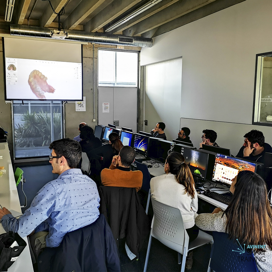 Avinent_Group's tweet photo. ➡️Este fin de semana pasado, los alumnos del curso de #Implantología #Dental Avanzada que se realiza en la @UManresa pudieron disfrutar del último módulo impartido por el Dr. Jesús López Vilagran👌

#avinent #smartraining https://t.co/mmT1PhKP7q