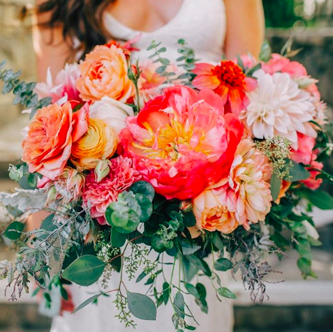 WeddingWire's tweet photo. These blooms are serving the 3 B's: Big, Bold and Bright! 🌺🌼🌸  {Wild Whim} https://t.co/7eZ06312Pd