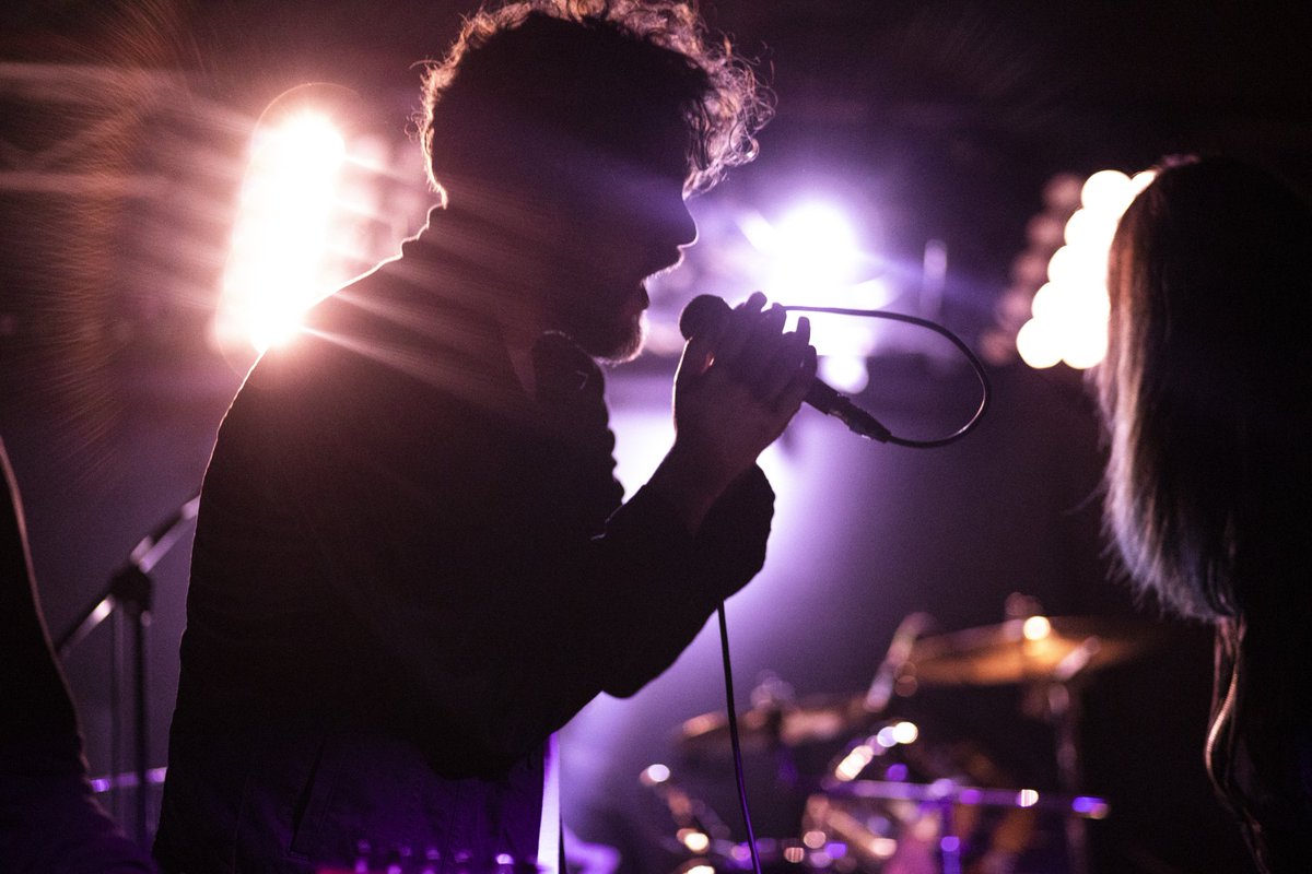 RezoOfficial's tweet photo. @andreabutturini 🎤
Live @trafficclub 🔊

#Rezophonic #Live #PerChiCrea #Pop #Rock #Voice #Singer #AndreaButturini #Concert #TrafficClub #Roma #Music #MusicShow #Photo
📸 @kuma.dream https://t.co/SXI977HwyG