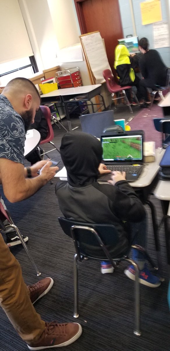 kristalewis2015's tweet photo. Awesome to see fifth grade students having fun in math using Minecraft today with Mr. Sweet. Making pigs fly!  @AaronSweetNYR @robinuveges @mrsvalone @NewarkCSD @Newark_KS https://t.co/5PrkAhKMtZ