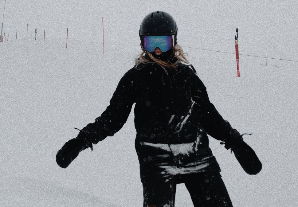 morganjupe's tweet photo. Our wonderful Chalet de mes Rêves host, Liv, doing her thing on the mountain! ⛰️✨ https://t.co/QwAlvj6XEm