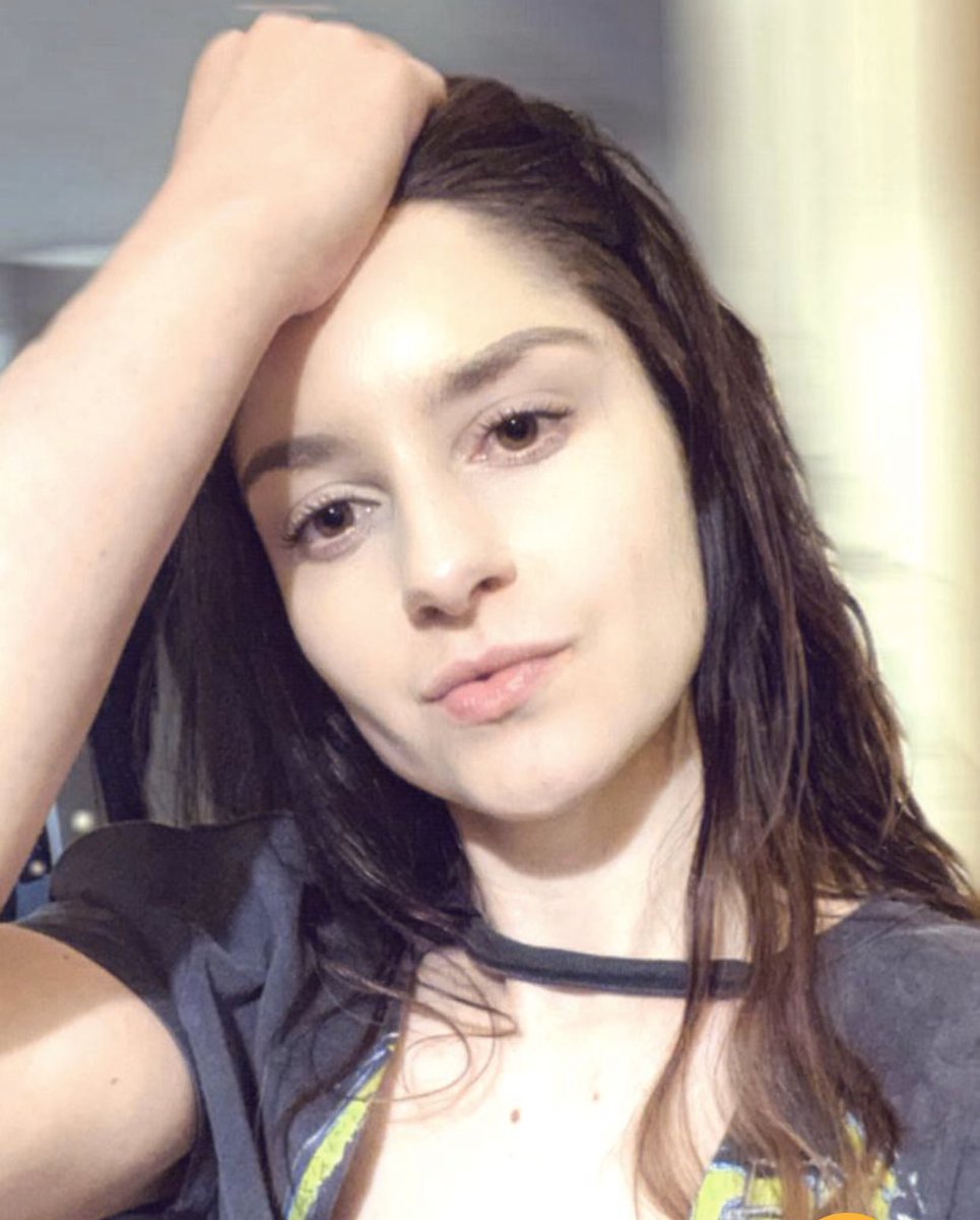 TheDaisyDagger's tweet photo. “Don’t be afraid of being different, be afraid of being the same as everyone else.” 🎭 #nomakeup #natural #quotes #photography #adventure #al #nofakes #makeyourownlane #inspiration https://t.co/R4qn3z4EF4