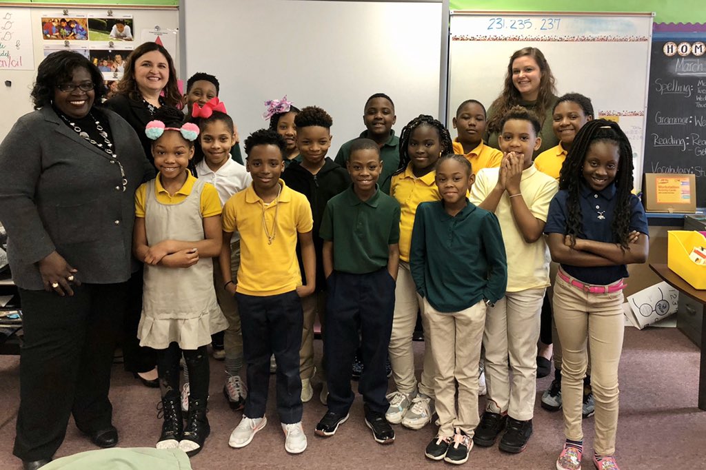 PeterCrumpElem's tweet photo. Alabama Teacher of the year stopped by Peter Crump today to visit some classrooms and sit in on one of our grade level meetings about USA Test Prep. @MPSAL @DegaSuper  It was an honor meeting and speaking with @anacbehel thank you for choosing our school to visit. @loreefulton4 https://t.co/o9yMyYaaw3