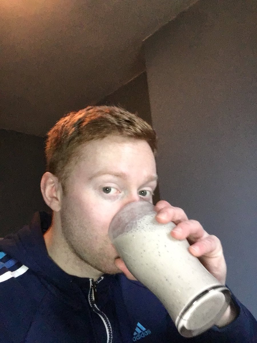 JordanSmoothies's tweet photo. Almond milk, banana, blueberries, peanut butter powder (80% less fat) and some vanilla protein. A healthy and sweet 8/10! #JordansSmoothieBarRating https://t.co/ySnttD0tJG