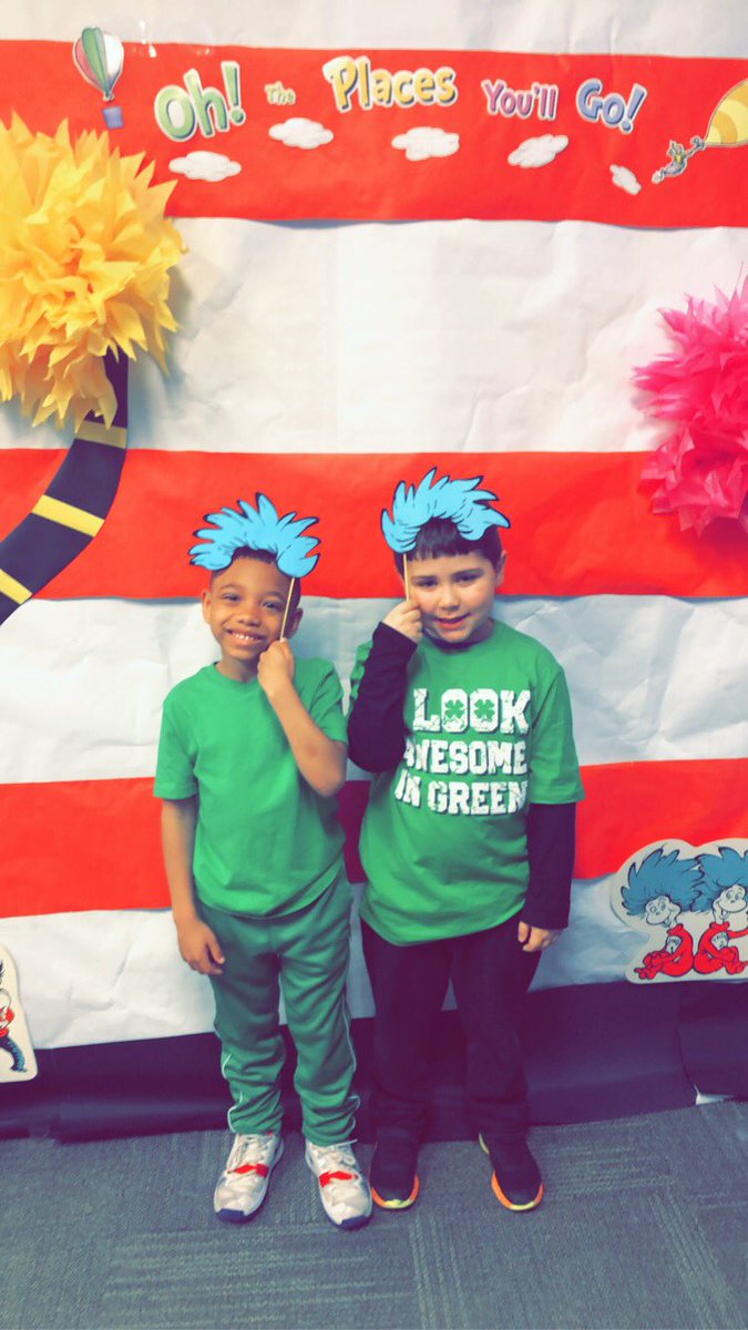 firstgradestars's tweet photo. #happybirthdaydrseuss https://t.co/S9epEHllhV