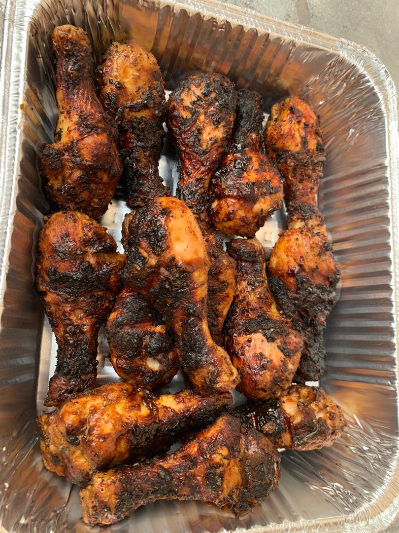 dolizkitchen's tweet photo. My hustle..... 
Finger licking barbecued chicken, delivery available at your doorstep. 
We prepare barbecue chicken and fish, soups, chops, peppered snails and gizzards, crunchy chin-chin and more...Please if this gets to your TL help me retweet my customers might be on your TL https://t.co/IMAp2eKy9u