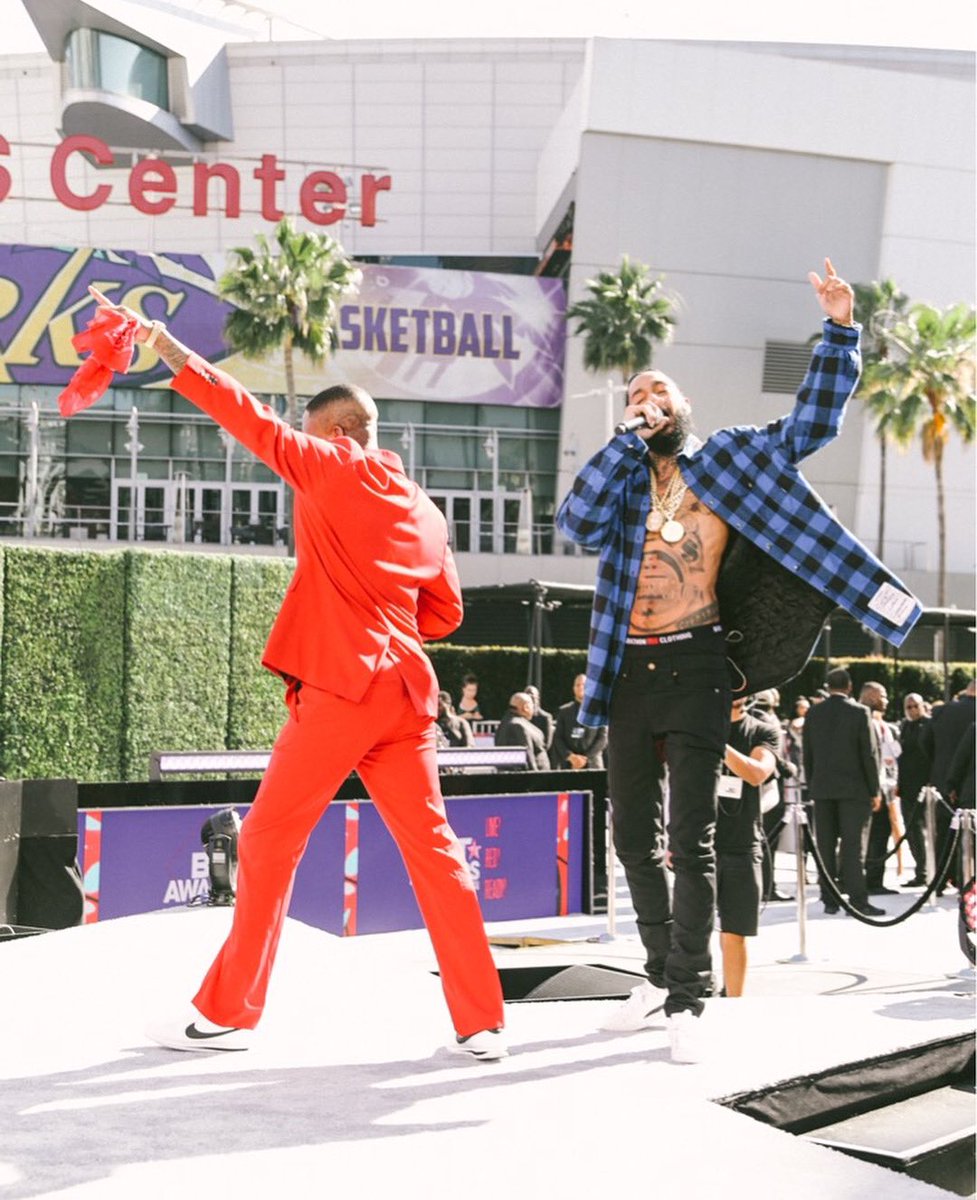 HussleForever's tweet photo. Happy Birthday @YG ❤️💙 
#TMC x #4Hunnid https://t.co/XcjaMCM1Sk