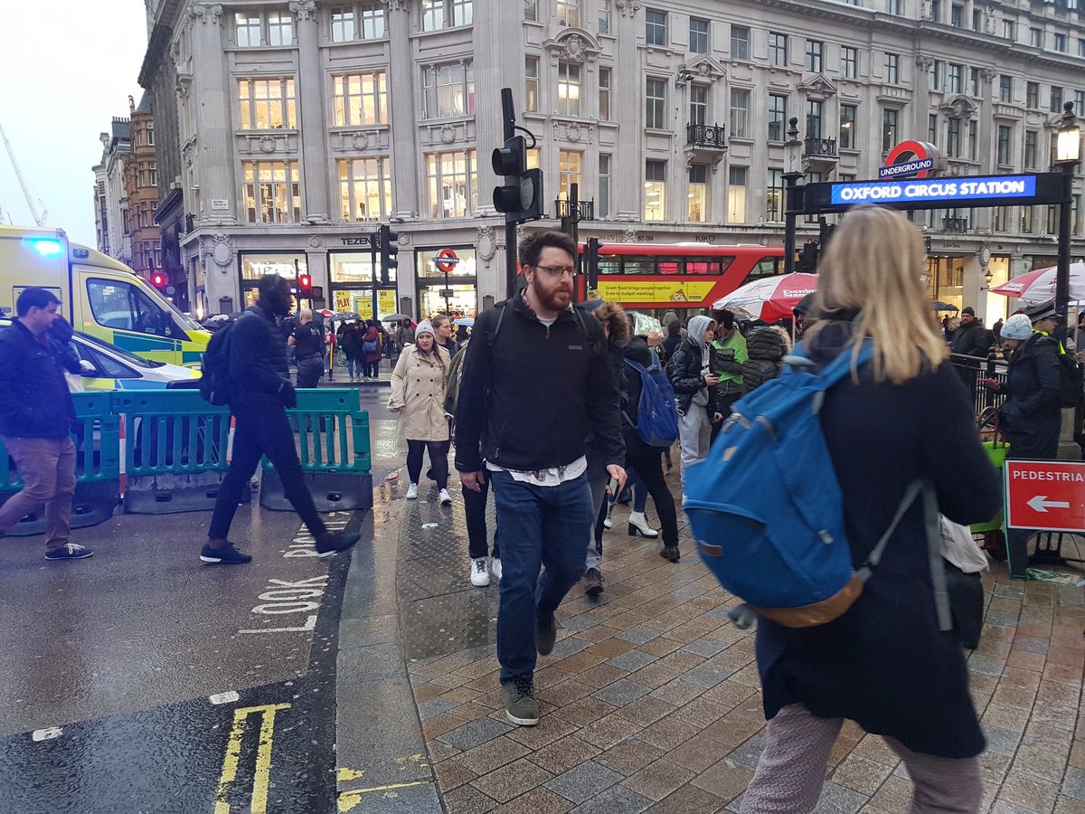 NOW ! Emergency situation at Oxford Circus tube station. Station still closed and #Police, <a href="/Ldn_Ambulance/">London Ambulance Service</a>  and <a href="/lfb/">Lfb</a> at the scene. #London #TVPolskiLondyn #TPL #TPLtv #tfl #emergency #tube