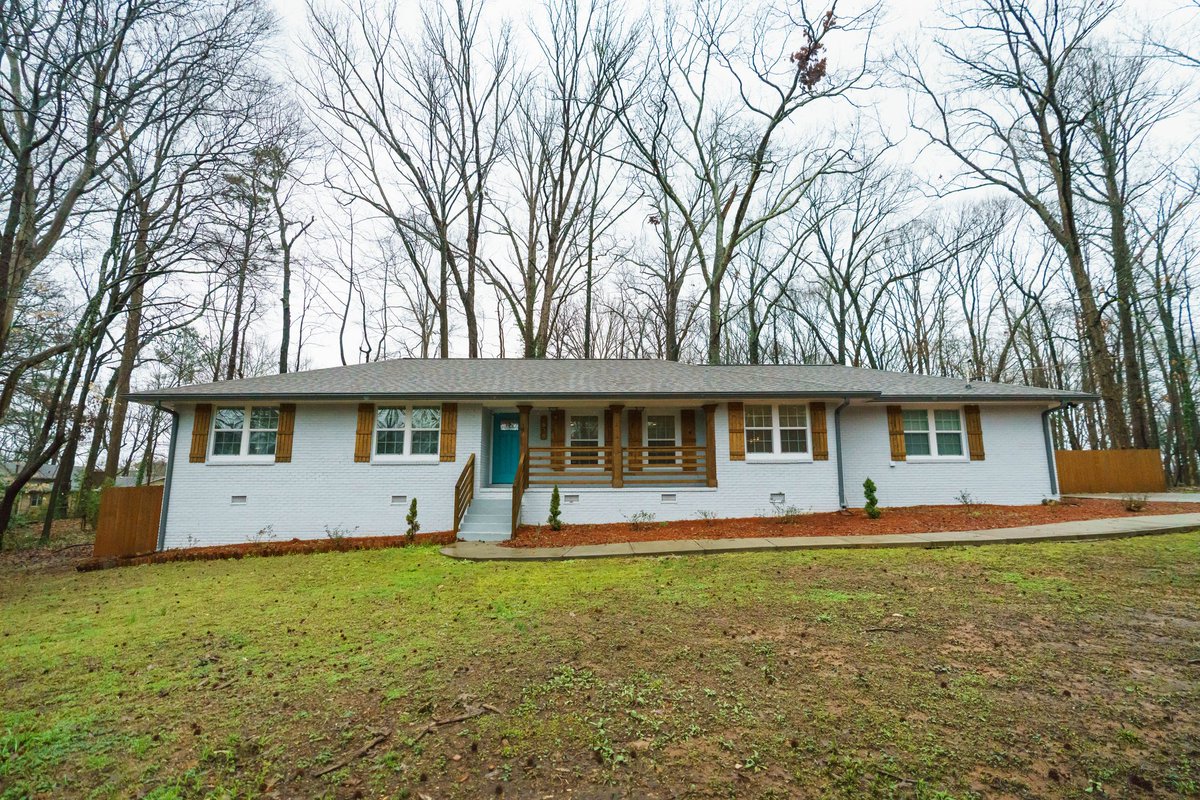 FinallyHome8's tweet photo. #ComingSoon in Decatur! 2828 Treadway Drive in Decatur is minutes from downtown Decatur, beautifully renovated, sitting on an acre and move-in ready with all furnishings available to stay with the home at closing! #finallyhomebyChuba #beardedrealtor #creativespace #featurelisting https://t.co/KAxKojUBOK