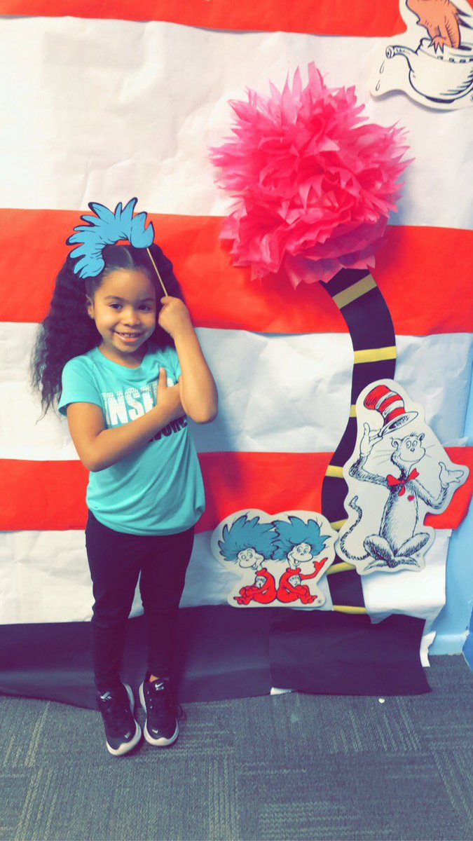 firstgradestars's tweet photo. #happybirthdaydrseuss https://t.co/H4SHIbjIVC