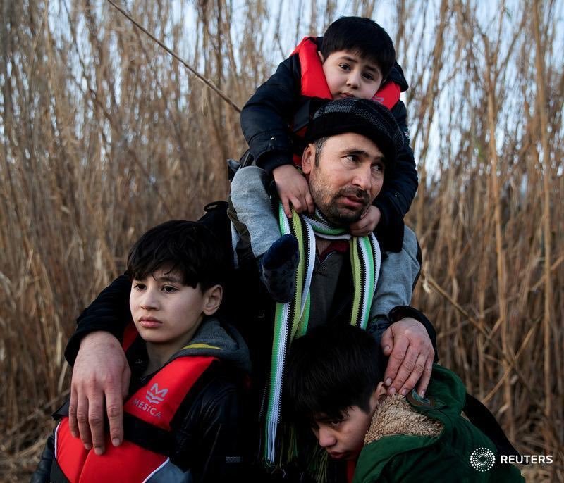  #MigrantsCrisis : The  #EU says it is ready to welcome 1000 to 1500 minor migrants, stranded on the island of  #Lesbos in # Greece. In total, more than 20,000 migrants, minors and adults, are waiting on the island before entering the EU. ( @AFP /   @Reuters).