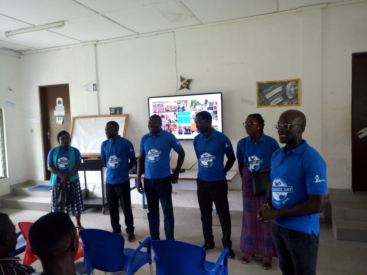 edulcodtogo's tweet photo. Celebration of the #ExchangeDay2019 in Togo. Navigating the exchange programs' impact and opportunities. @ELPrograms #Exchange #Exchangeourworld @ECAatState  #Education https://t.co/XhXCzoy1g7