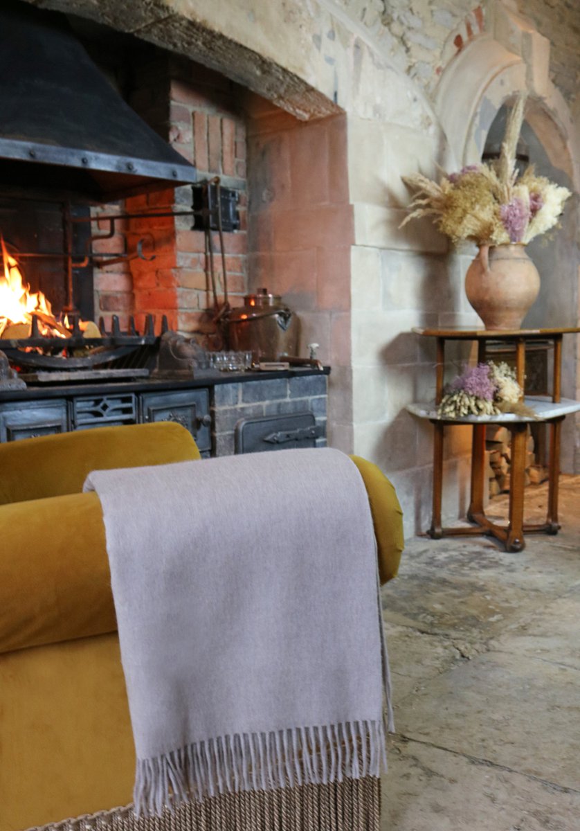 moderngrandtour's tweet image. THE HOMEWARE COLLECTION // Shop our homeware collection from luxurious throws to unique home accessories. Visit amoderngrandtour.com #amoderngrandtour #aynhoepark #interiordesign #interiors #design #cashmere #throws #homeware #softfurnishings #interiordesigner