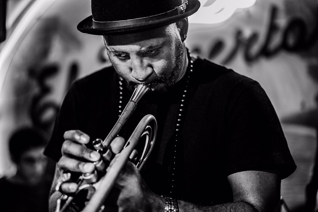 CafeElDespertar's tweet photo. Este sábado JORGE VISTEL TRÍO a las 21 y 22h en @CafeElDespertar 
Jorge Vistel 🎺
Reinier Elizarde “ El Negrón “🎻
Rodrigo Ballesteros 🥁
#Jazz https://t.co/TAOkKgpNQO