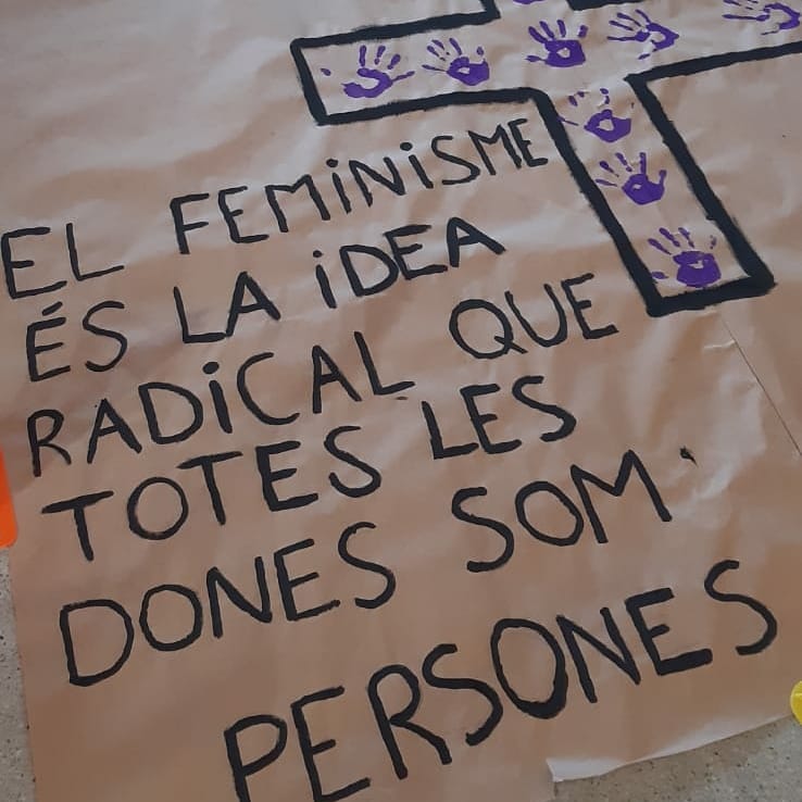 escolallucanes's tweet photo. Des del menjador han acabat el Projecte sobre la visibilització de la dona a la nostra societat que ha culminat amb l'elaboració d'un mural amb un missatge molt clar i potent. #diadeladoma #8m #setmanadeladona #pratsdelluçanès #lluçanès #7itria https://t.co/eQpYgVjbjv