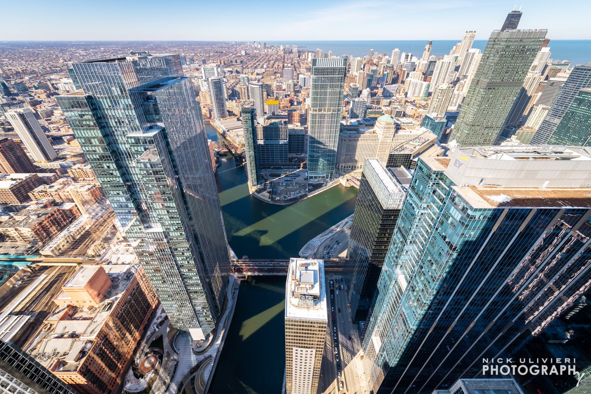 ChiPhotoGuy's tweet photo. Whoever gets to work on the 56th level of 110 N Wacker is going to have some epic views of the river's confluence from the outdoor terrace. https://t.co/Ml2zNZyAWN