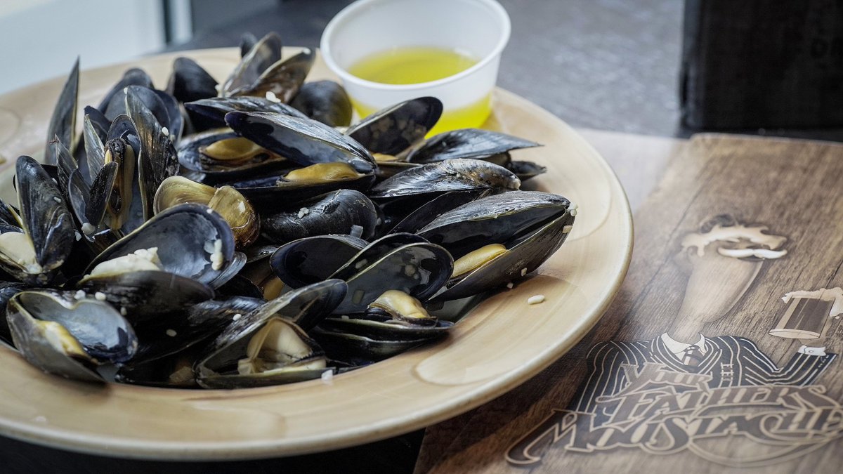 YFMHalifax's tweet photo. Mussels Monday. Is that a thing? It should be.
But don't worry you can get fresh atlantic mussels seven days a week in the heart of downtown Halifax at Your Father's Moustache

#yourfathersmoustache #YFM #halifax #nscraftbeer #mussels #seafood #freshseafood #atlanticseafood https://t.co/d6BwlfwxdG