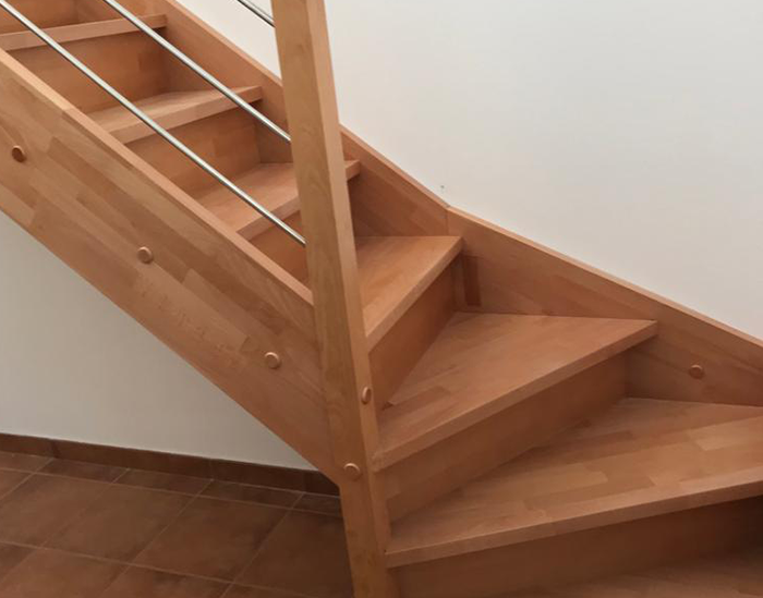 GabarroHermanos's tweet photo. ¡Alistonado de haya blanca para realizar una #escalera! Nuestro cliente BaraNova ha construido esta maravillosa escalera con nuestro #tablero #alistonado😜💥
Descubre el #Proyecto aquí 👉 https://t.co/lHj18mkxOf https://t.co/zAOGbG0GzE